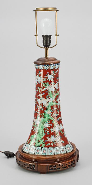 BORDSLAMPA, porslin, Kina, 1900-tal.