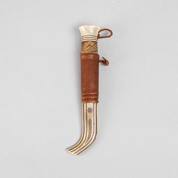 Roger Saiton, a reindeer horn knife, Kaitum, signed and dated 1990.