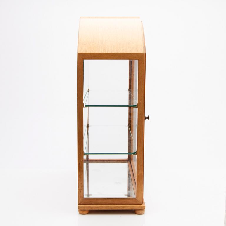 Josef Frank, a table vitrine, model 2070, Svenskt Tenn, mid-20th century.
