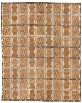 526. CARPET. "Josefina, brun". Flat weave. 475 x 380,5 cm. Signed AB MMF MR.