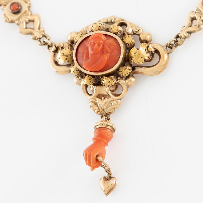 Necklace in 14K gold with carved coral. Probably around the turn of the century 1900.