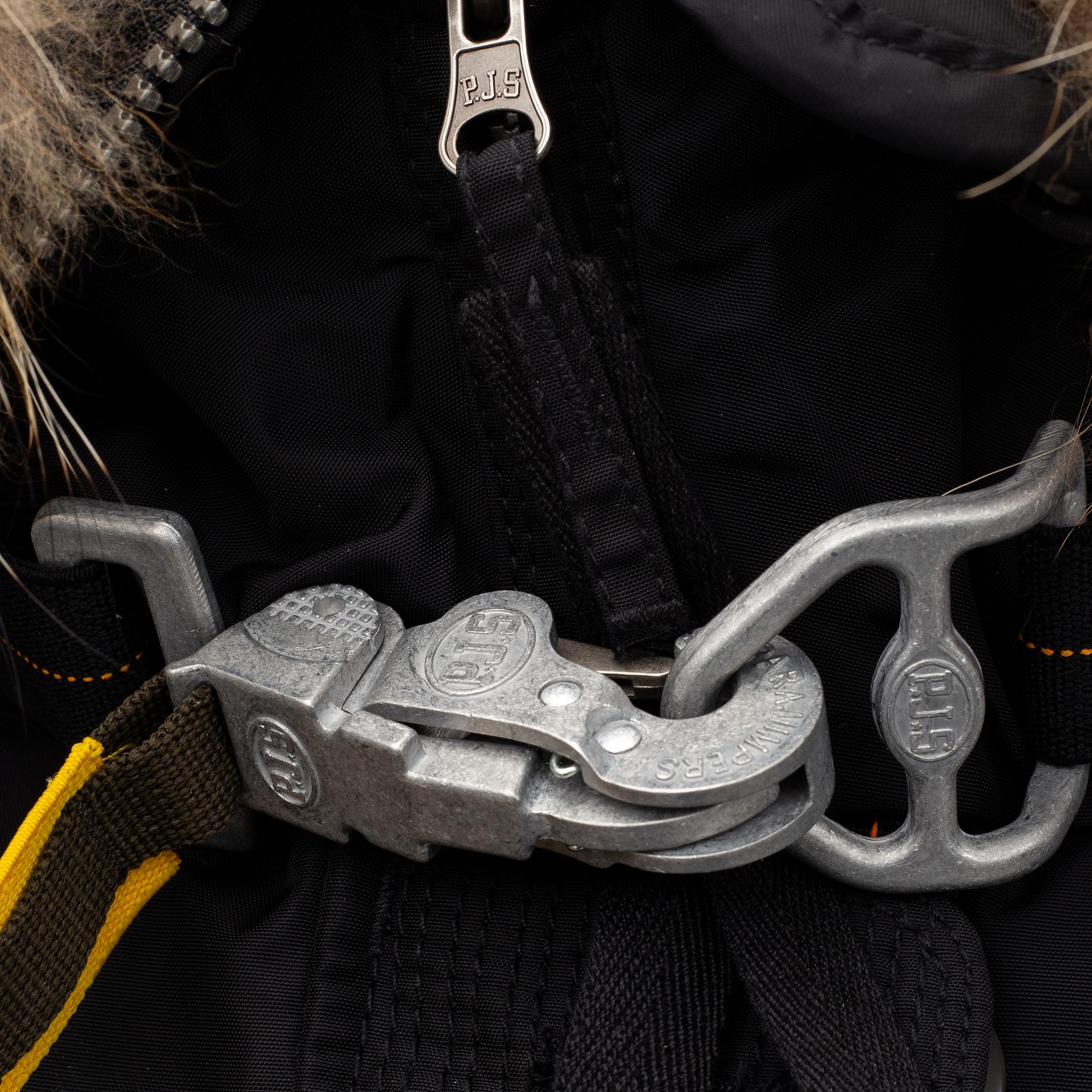 a Parajumpers W Kodiak parka, size XL.