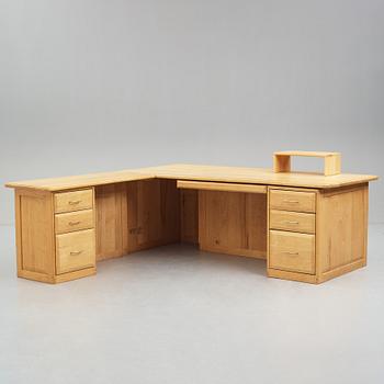 A large 20th century desk, Pompanoosuuc Mills, Canada.