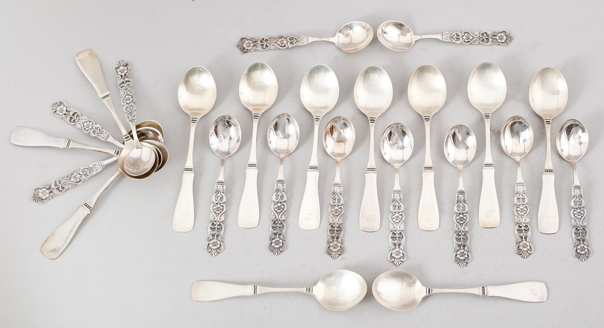 KAFFESKEDAR, 12+12 st, silver, bla "Florentina", CH Hallberg 1958. Total vikt 296 g.