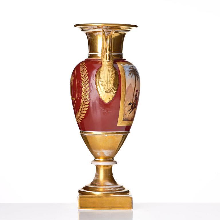 Prakturnor, ett par, porslin. Empire, 1800-talets första hälft.