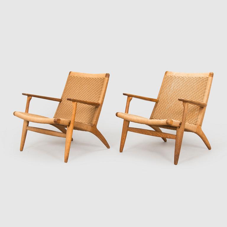 Hans J. Wegner, Armchairs, a pair, "CH25", Carl Hansen & Son, Denmark, 1960s.