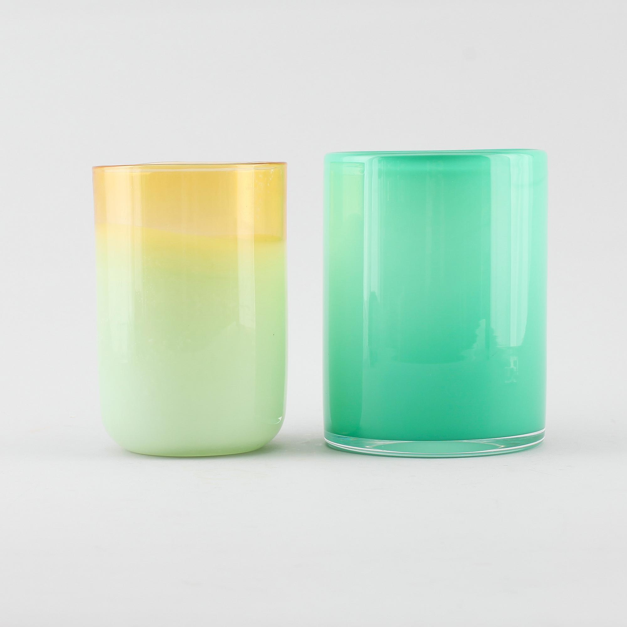 VASER, 2 st, glas, 1900-talets andra hälft.