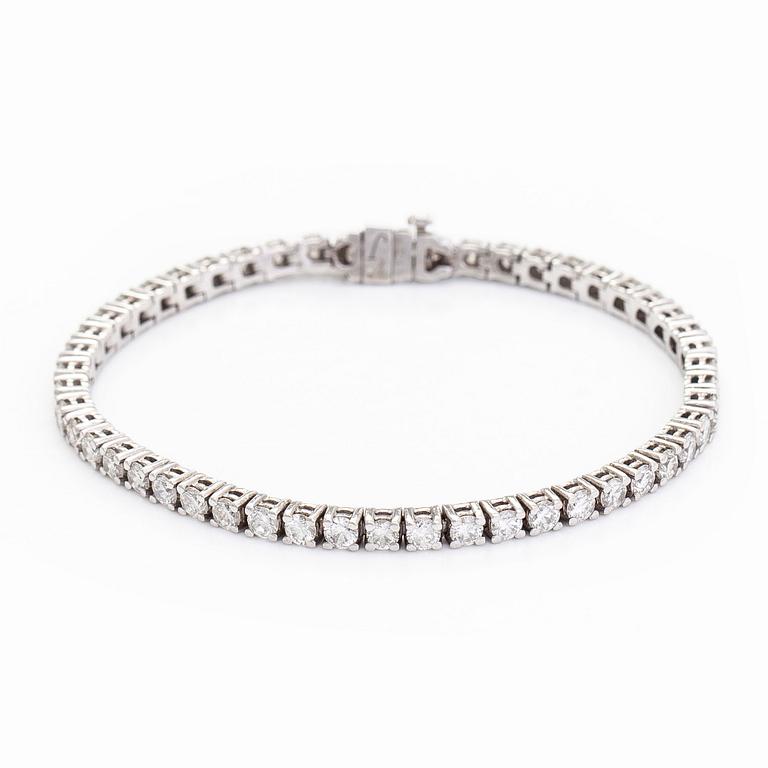 Tennisarmband, 14K vitguld och briljantslipade diamanter.