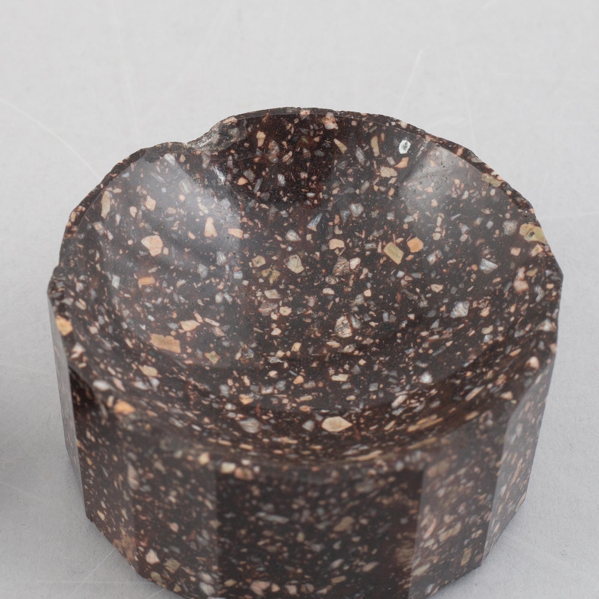 Two porhyry salts and one specimen, Älvdalen, Sweden, 19th century.