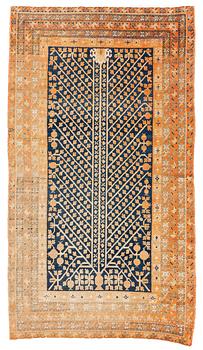 355. Matta, antik Khotan, Xinjiang, Kina, ca 272 x 155 cm.