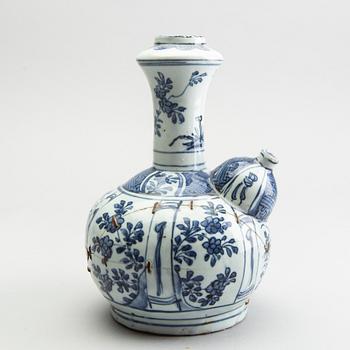 A blue and white kraak kendi, Ming dynasty (1368-1644).