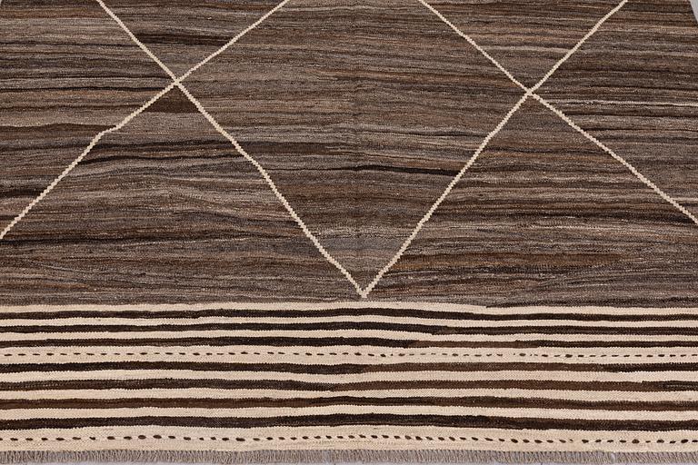 A Kilim carpet, Moroccan design, approx. 397 x 204 cm.
