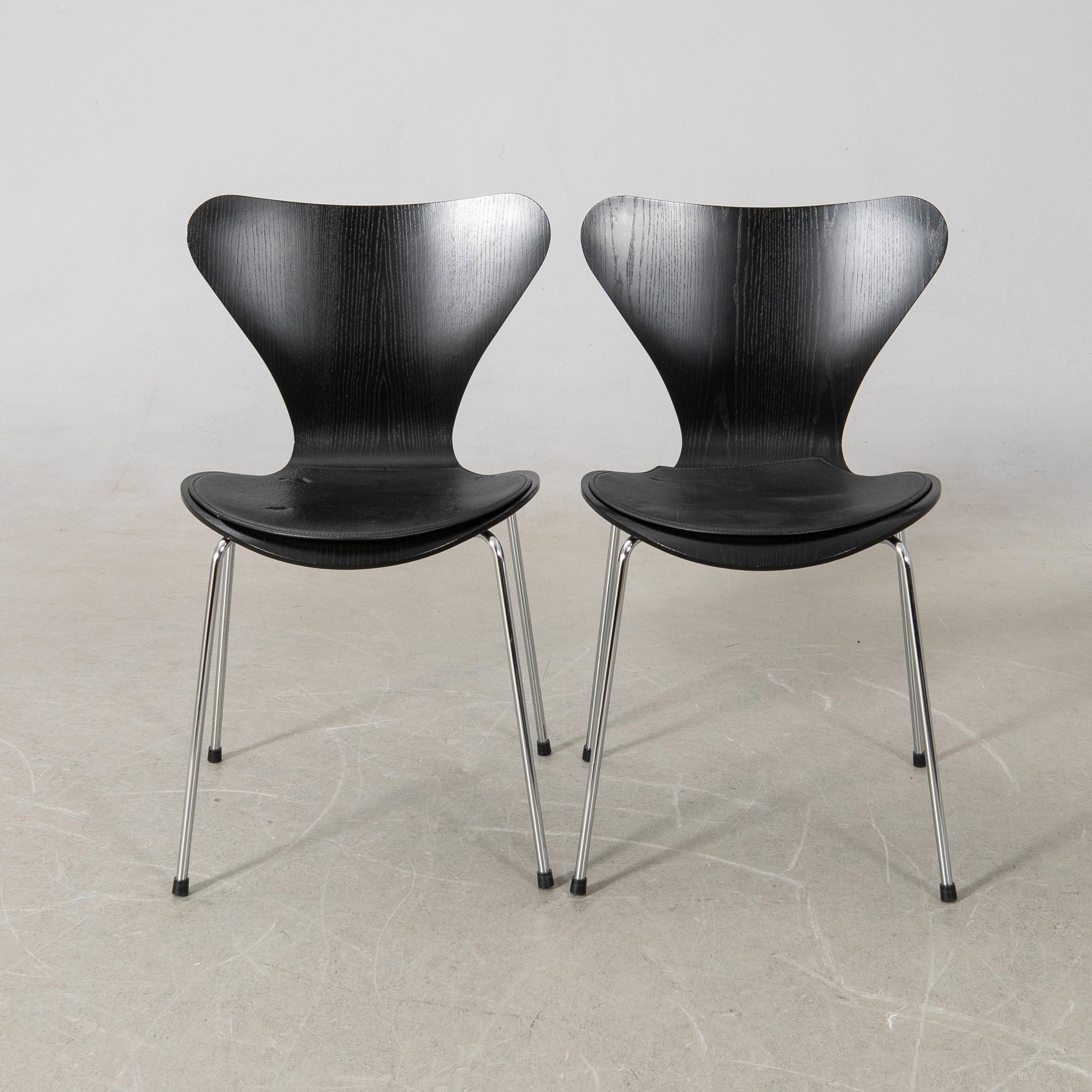 Arne Jacobsen, chairs, a pair, "The Seven", Fritz Hansen, Denmark 2007.