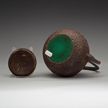 TEKANNA med LOCK, järn. Japan, Meiji (1868-1912).