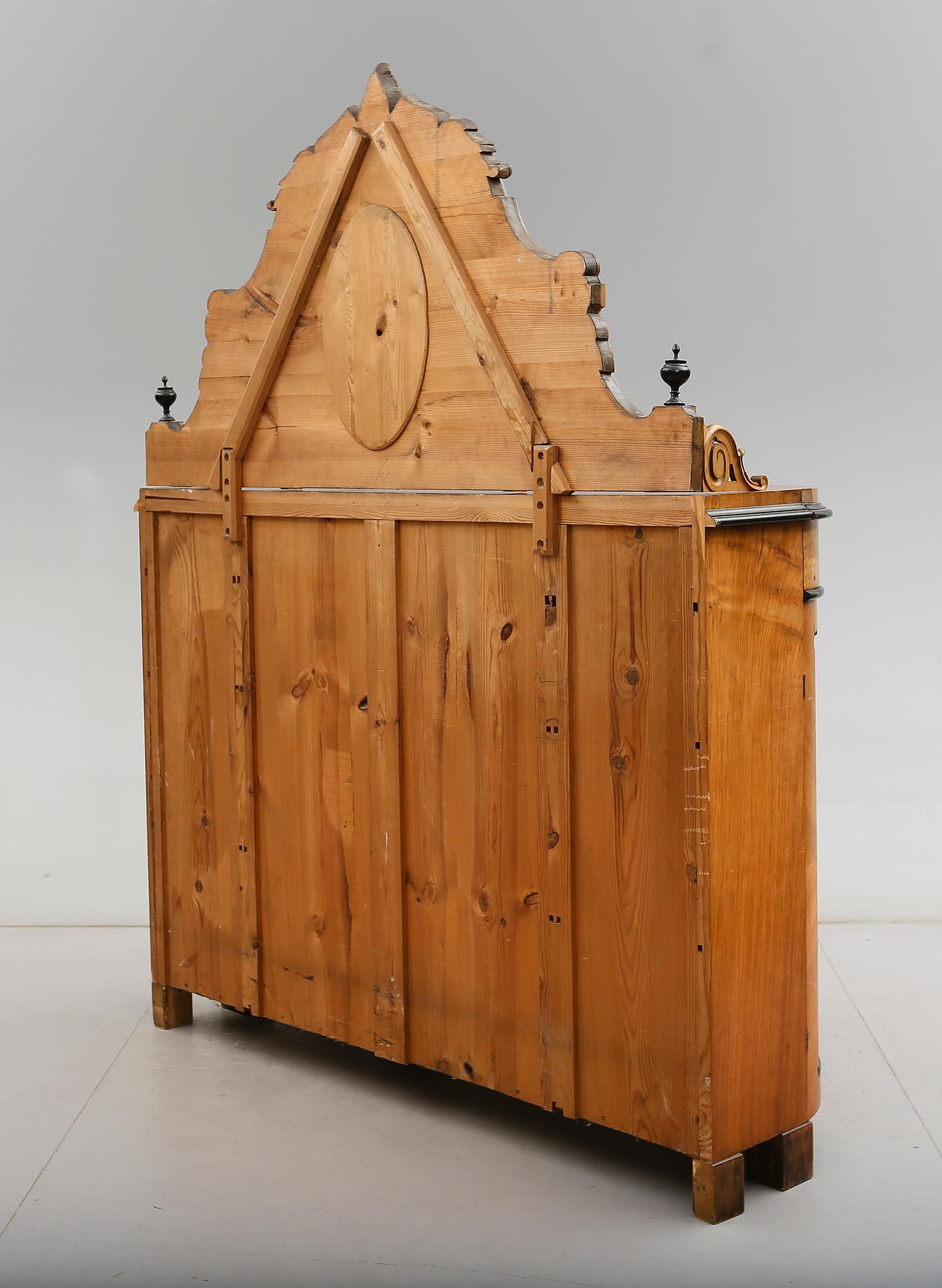 SPEGELSKÄNK, 1800-talets andra hälft.