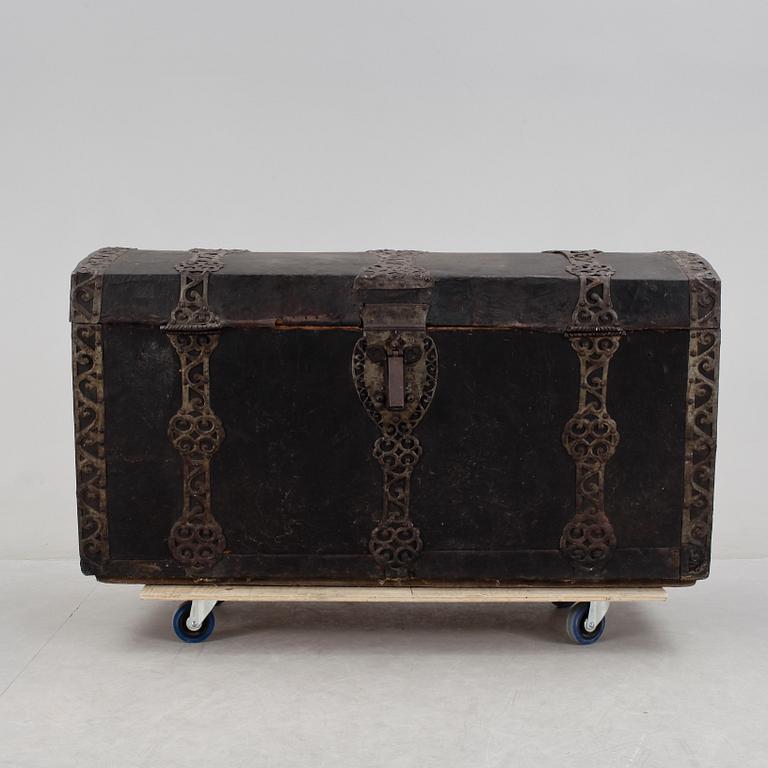 OFFICERSKISTA, karolinsk barock, daterad 1718.