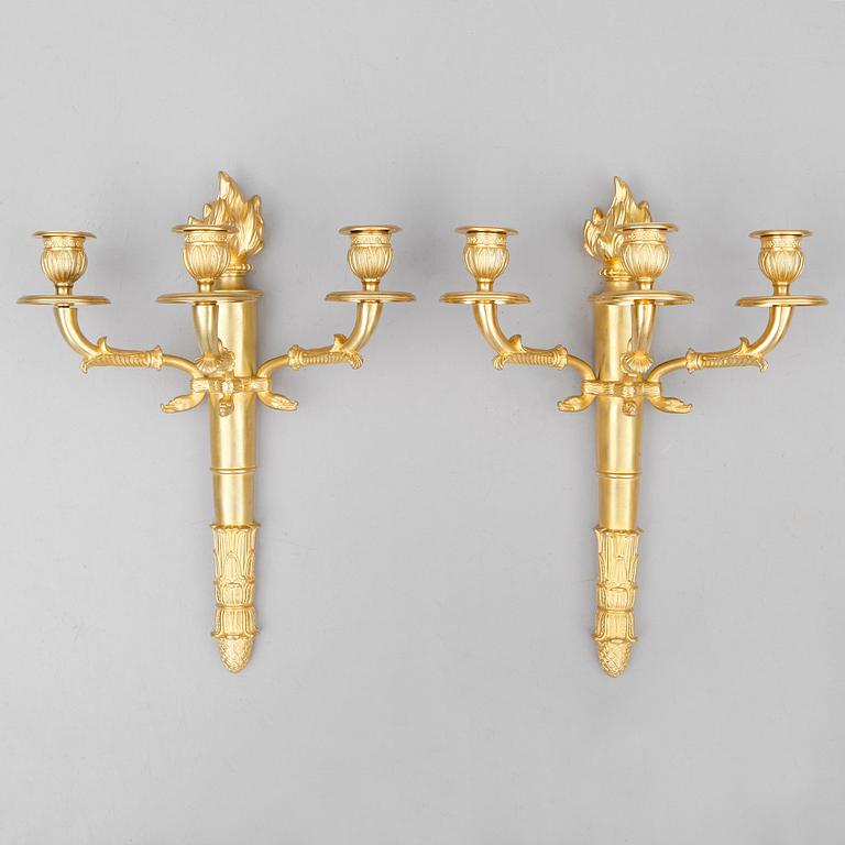 VÄGGAPPLIQUER, 1 par, förgylld brons, empire, 1800-talets början.