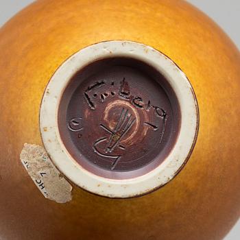 A stoneware vase by Berndt Friberg, Gustavsberg 1963.