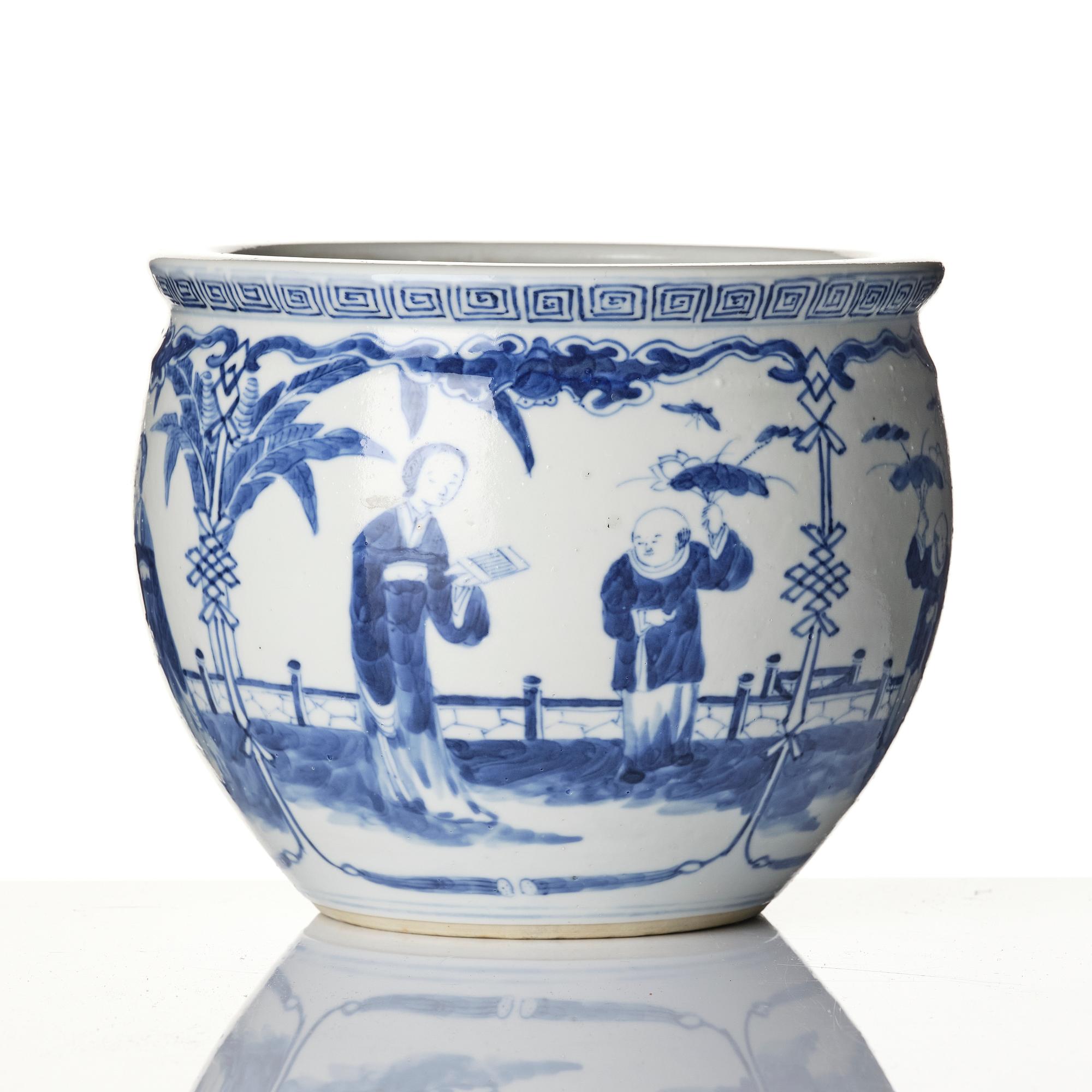 A Chinese blue and white porcelain flower pot, 20th century.