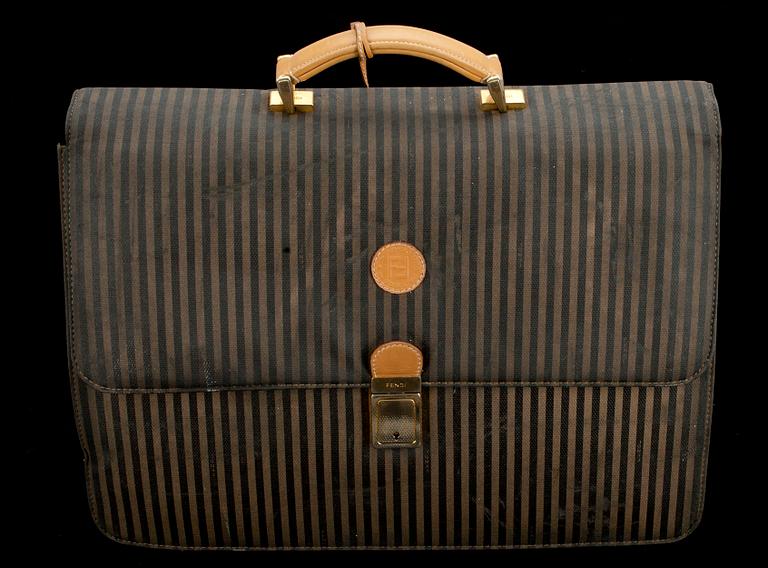 PORTFÖLJ, Fendi.