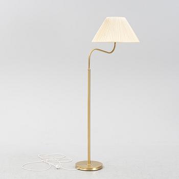 Josef Frank, golvlampa, modell 2368, "Stora Kamelen", Firma Svenskt Tenn.