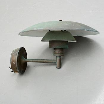 VÄGGLAMPA, för utomhusbruk, "PH", Poul Henningsen för Louis Poulsen, Danmark, 1900-tal.