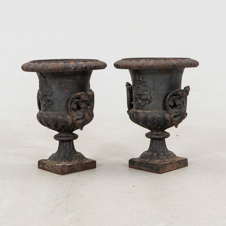 Garden urns, a pair by Skoglund & Olsson, 20th century, cast iron.