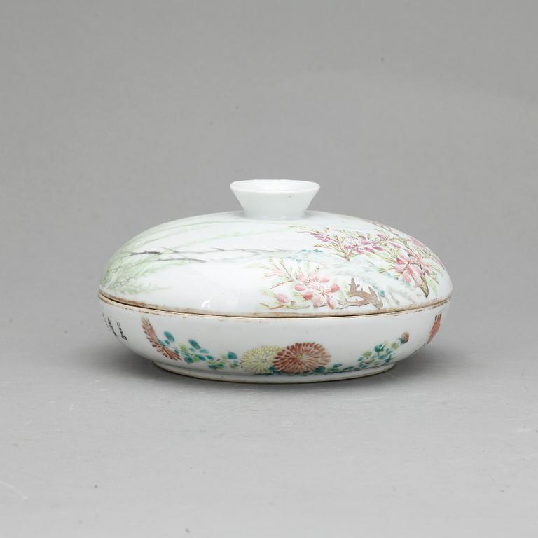 SKÅL MED LOCK. Porslin, Kina, 1800-tal.
