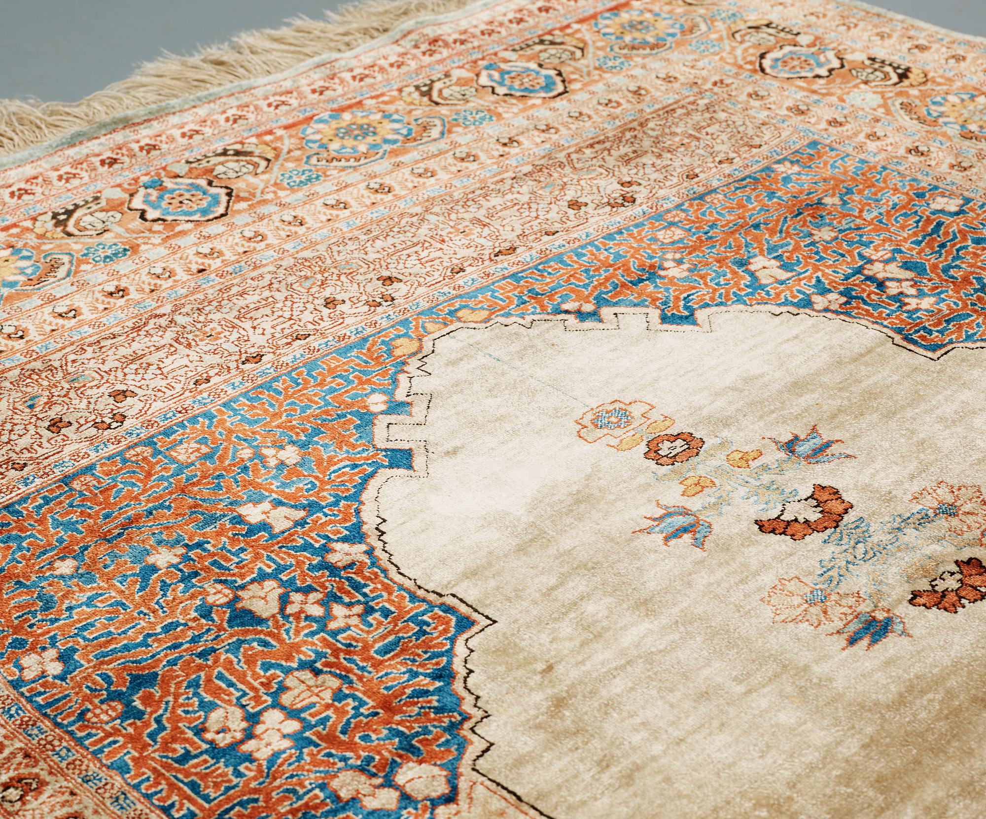 ANTIQUE SILKE TABRIZ.