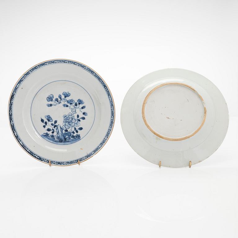 Lautasia, 8 kpl, posliinia. Kiina, Qing-dynastia, Qianlong (1736-95).