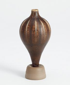 A Wilhelm Kåge 'Farsta terra spirea' vase, Gustavsberg studio 1950´s.
