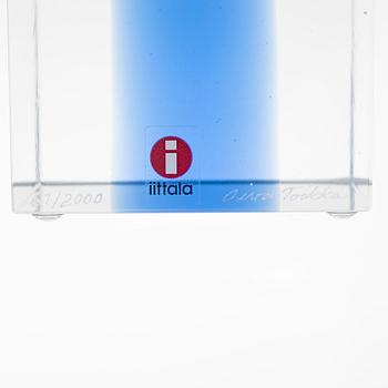 Oiva Toikka, vuosikuutio, signeerattu Oiva Toikka Iittala 2024, numeroitu 61/2000.