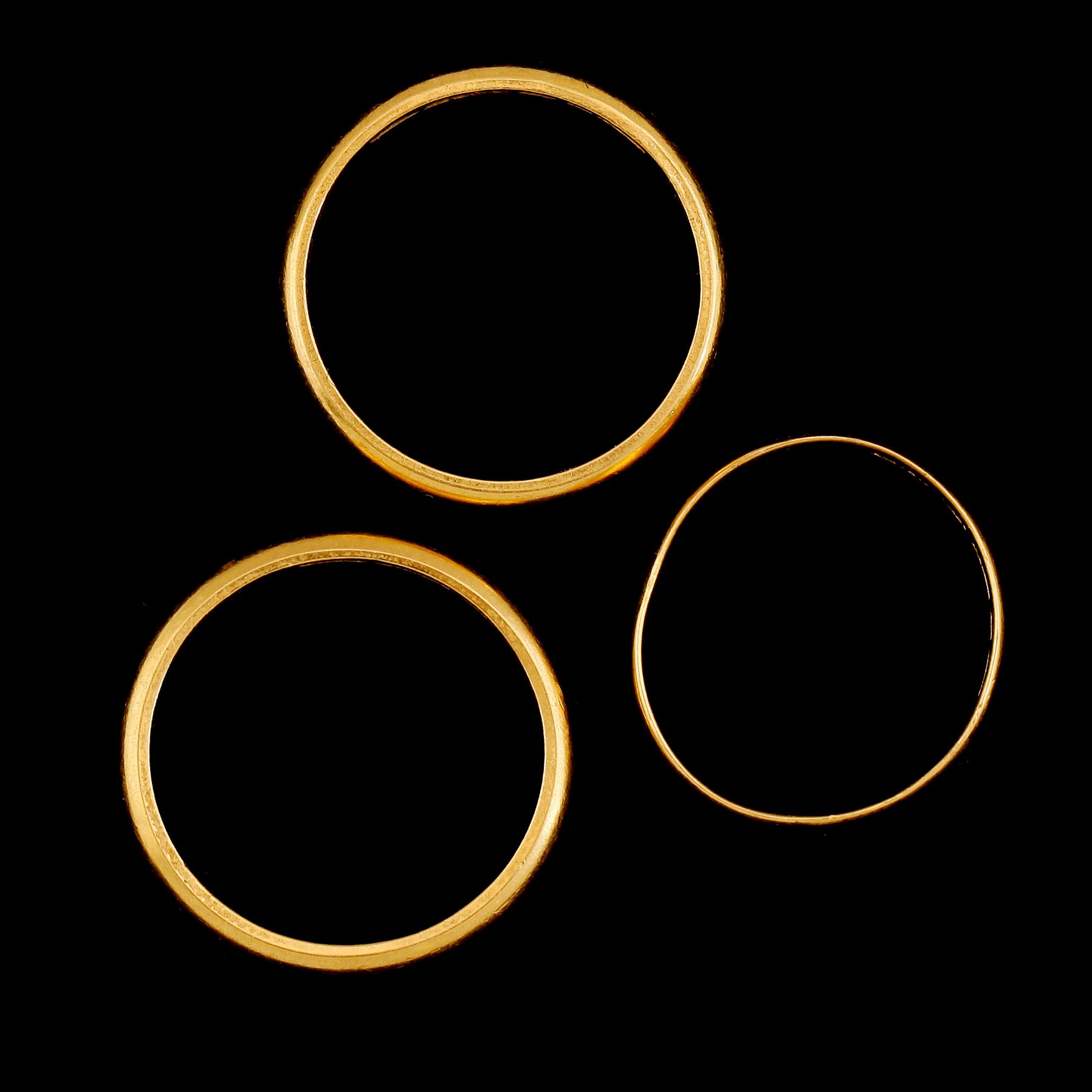 RINGAR, 3 st, 23K guld. Vikt ca 14 g.
