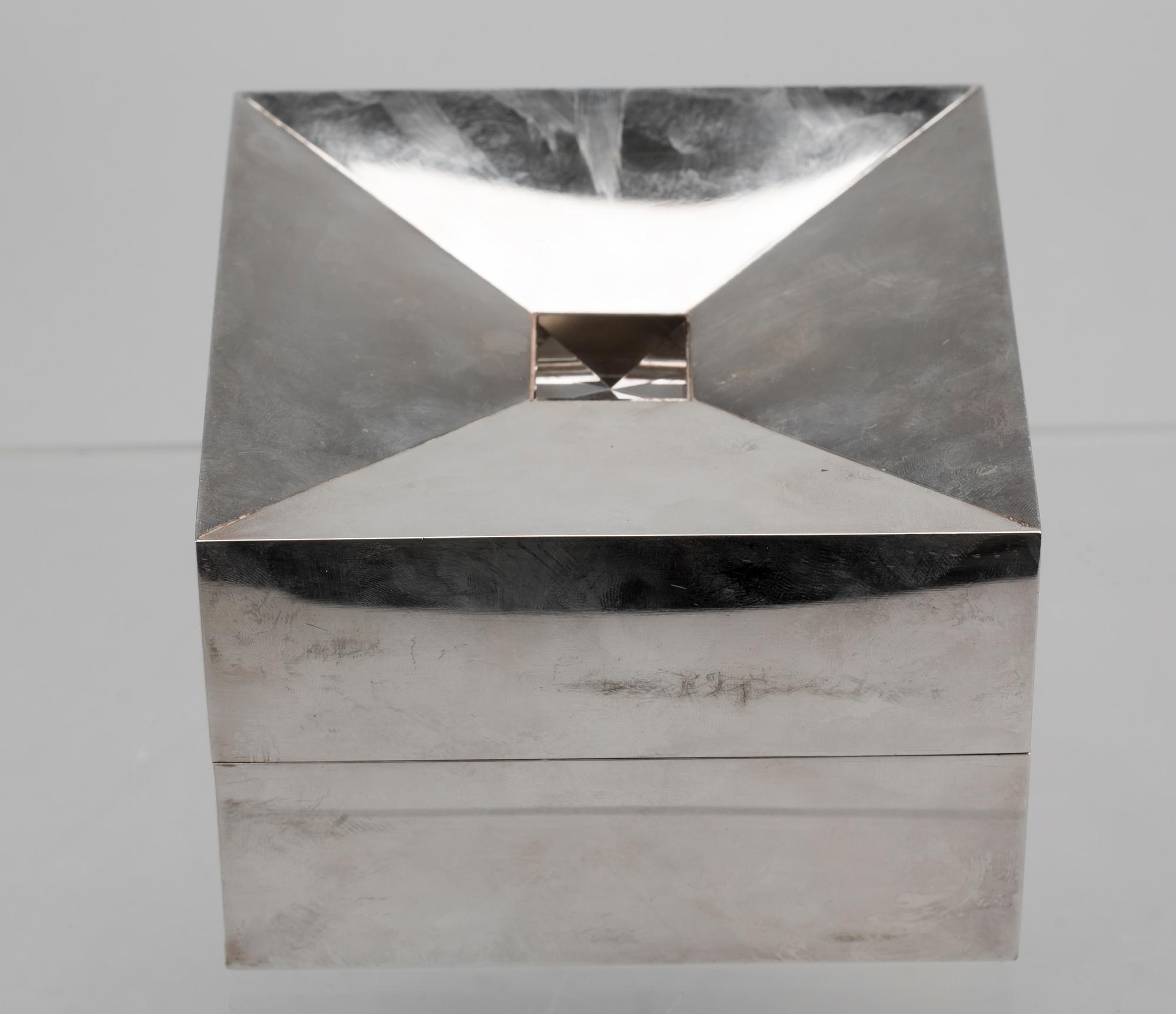 DOSA, silver, Konstfackskolan, Stockholm, 1987. Vikt ca 650g.
