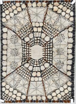 MATTA, maskinvävd rya, "Östergyllen". Marianne Richter för Wahlbecks i Linköping. Komponerad omkring 1969. Ca 190x140 cm.