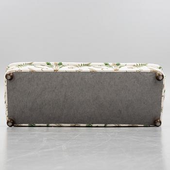 Josef Frank, a model 703 sofa, Firma Svenskt Tenn.