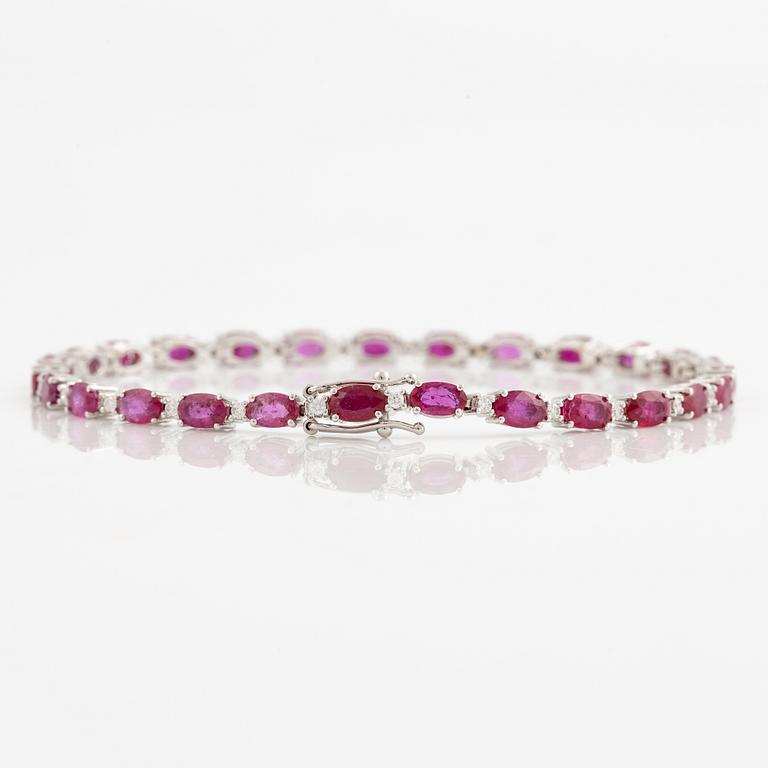 Bracelet 18K white gold with rubies and brilliant-cut diamonds.