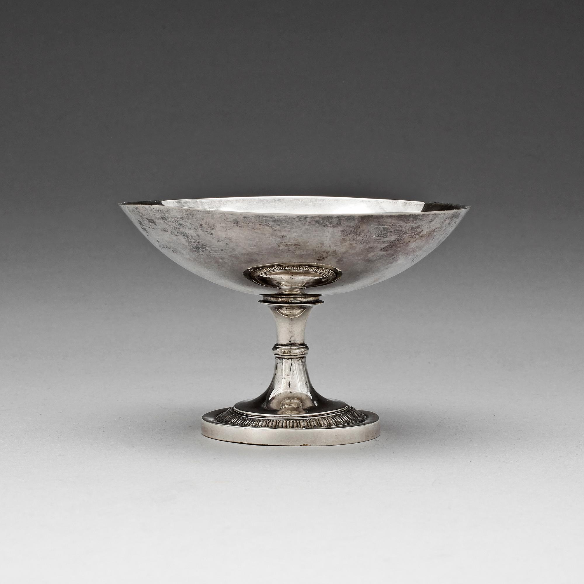 SKÅL PÅ FOT, silver, empire, Adolf Zethelius, Stockholm 1820. Vikt ca 150 gram.