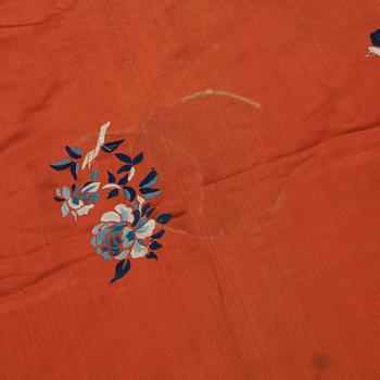 PARTI TEXTILIER, broderat siden. Qing dynastin.