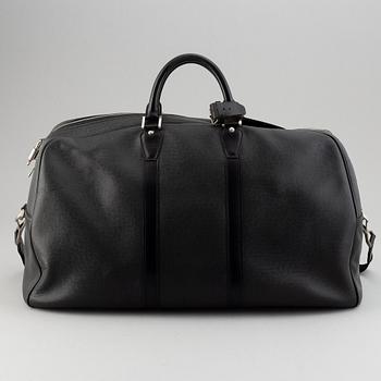 Louis Vuitton, a 'Taiga Kendall GM'.