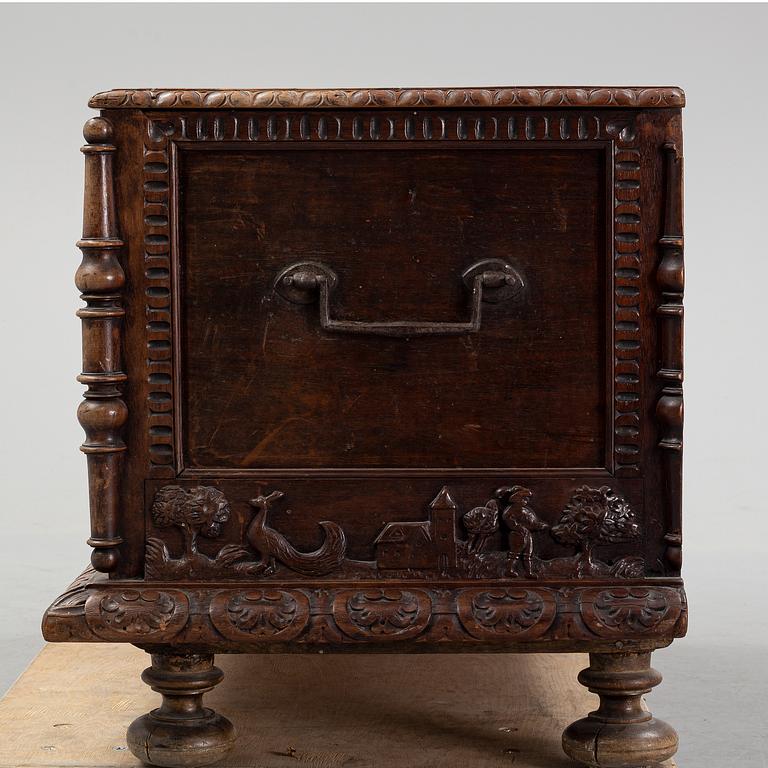 Casonne / Kista, renässansstil, sydeuropa, 1800-tal eller äldre.