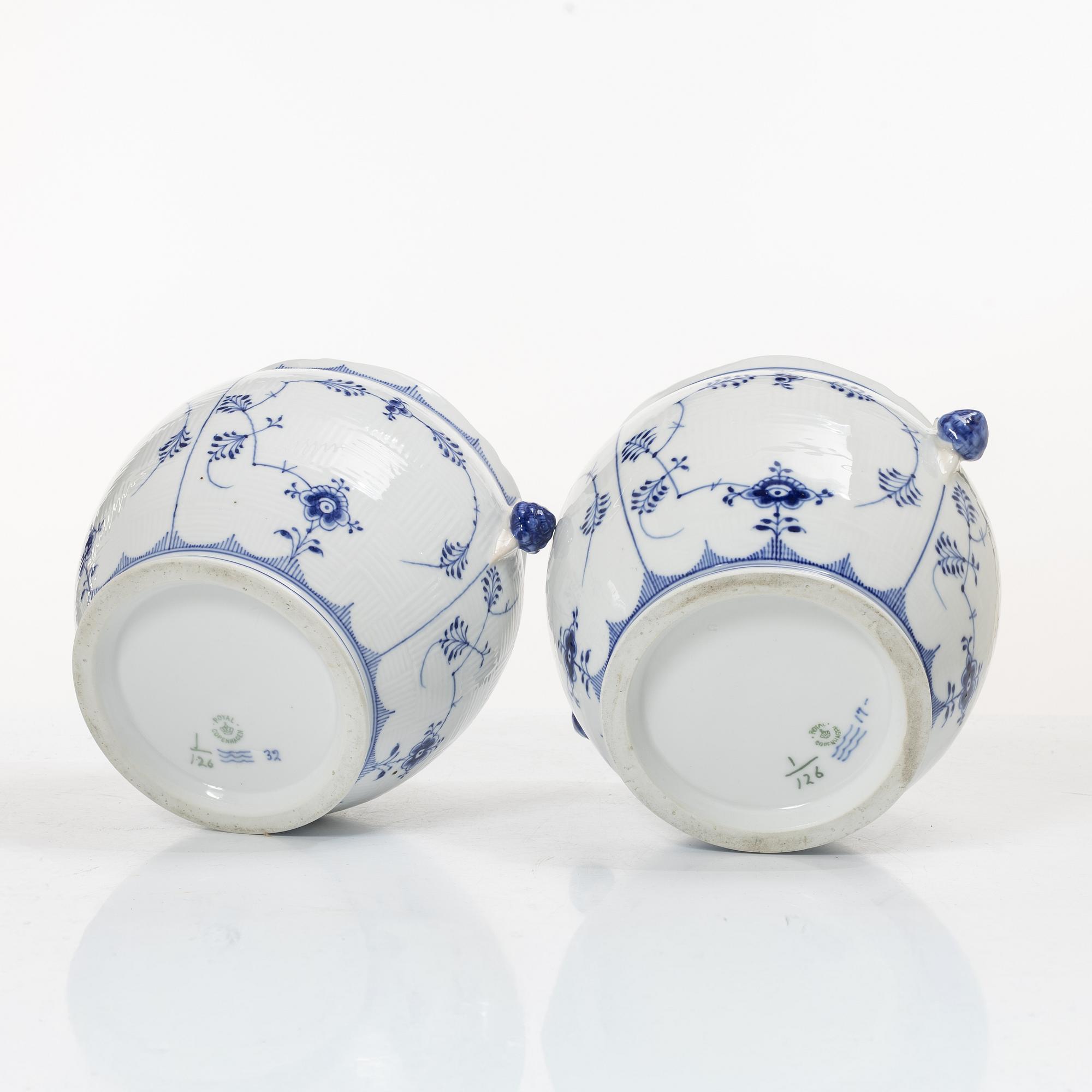 Royal Copenhagen, Outer sleeves, a pair, porcelain, "Musselmalet", model no. 126.