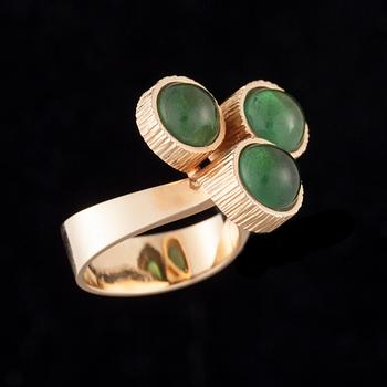 RING, 14K guld, gröna turmaliner. Kultakönni 1974.Vikt ca 12,7 g.