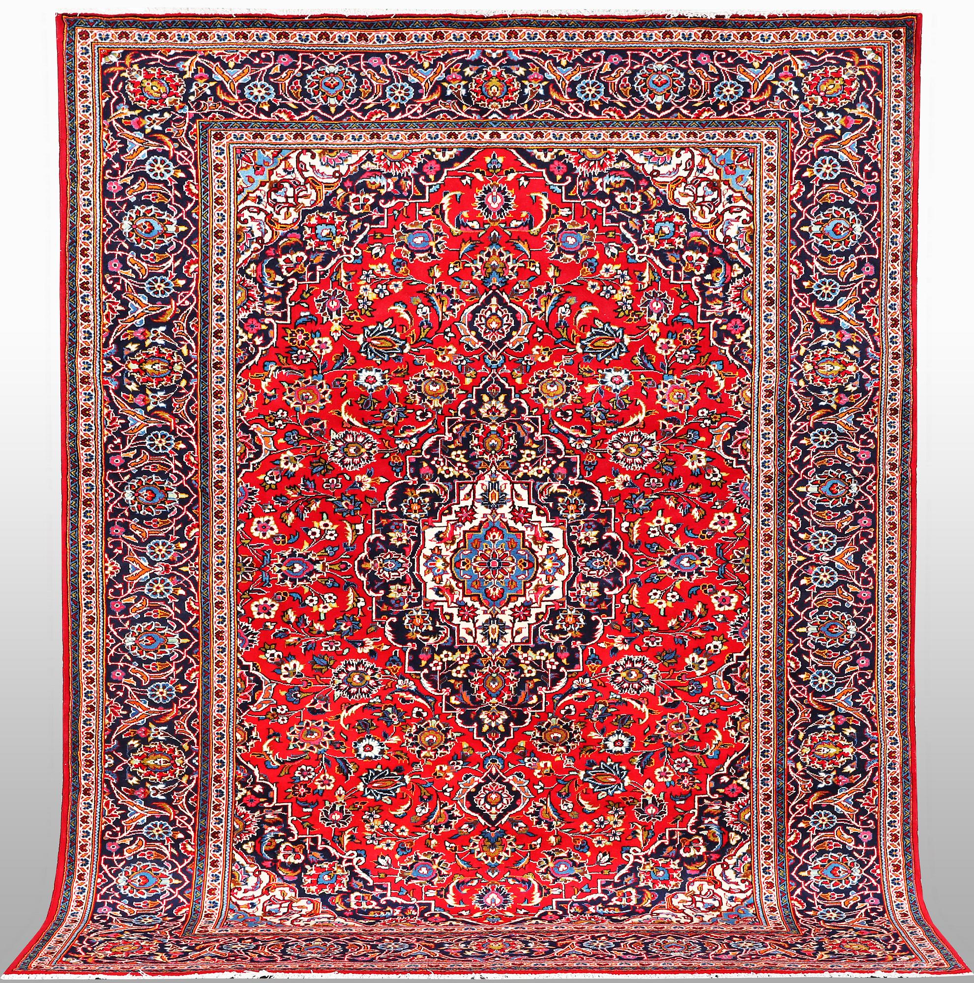 A carpet, Kashan, ca 354 x 251 cm.