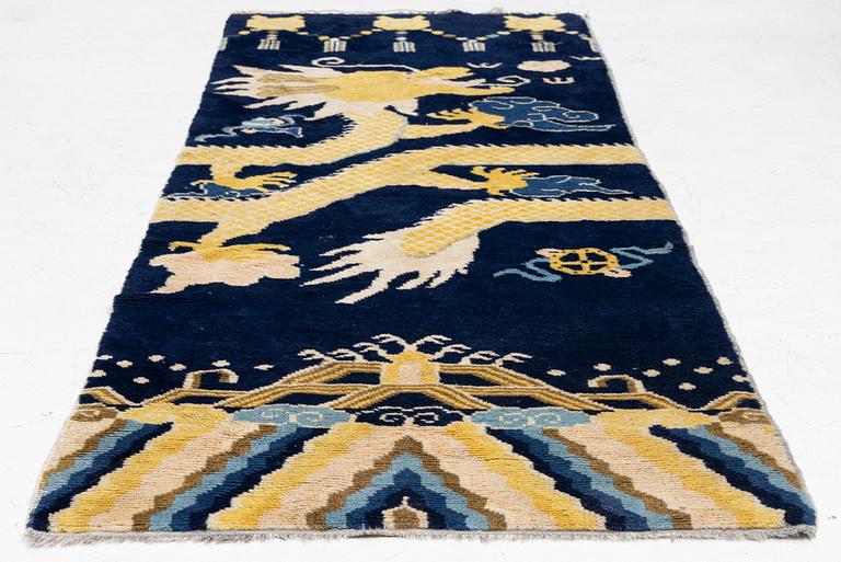 Pelarmatta, old Kina, ca 238 x 80 cm.