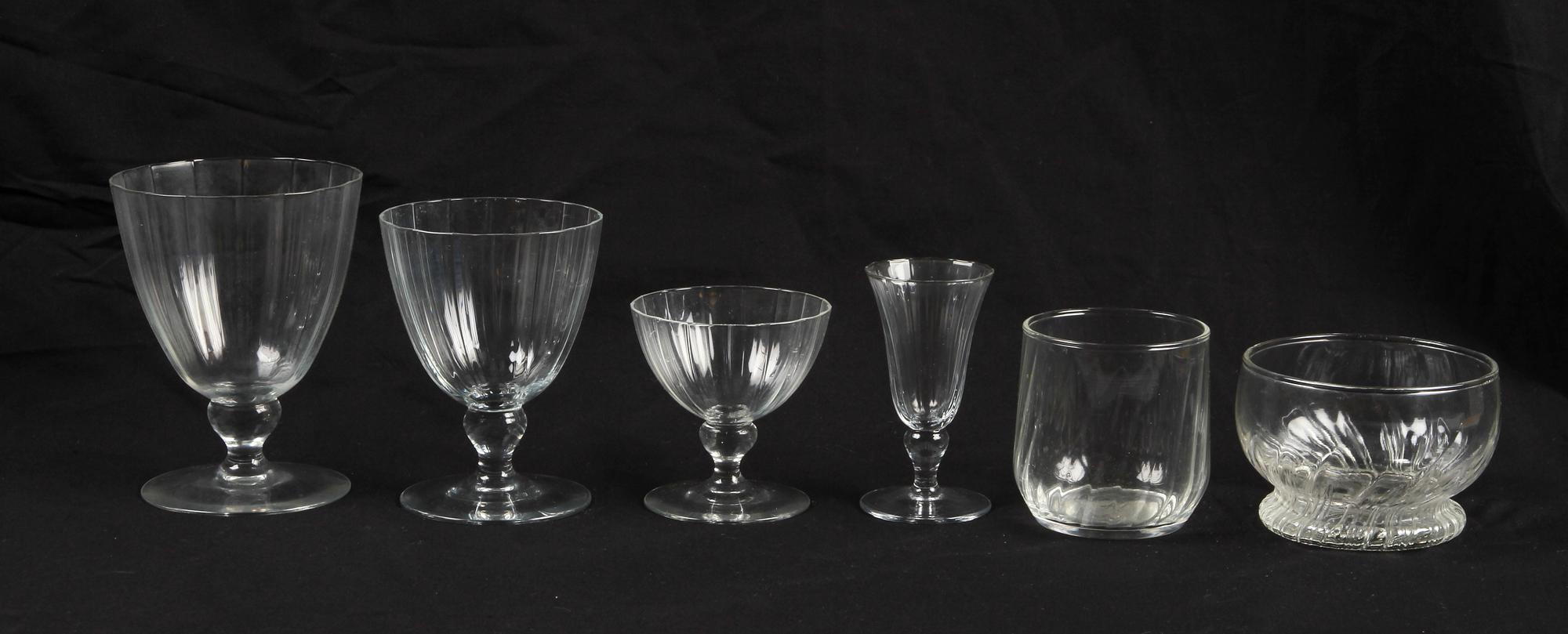 GLASSERVIS, 77 delar, Strömbergshyttan.