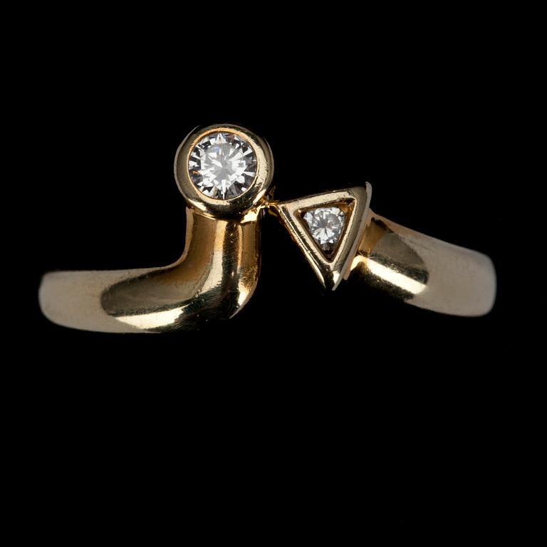 RING, guld 14K, 2 st. briljantslipade diamanter ca 0,10 ct. Finska kontrollstämplar 1991. Vikt 2,5 g.