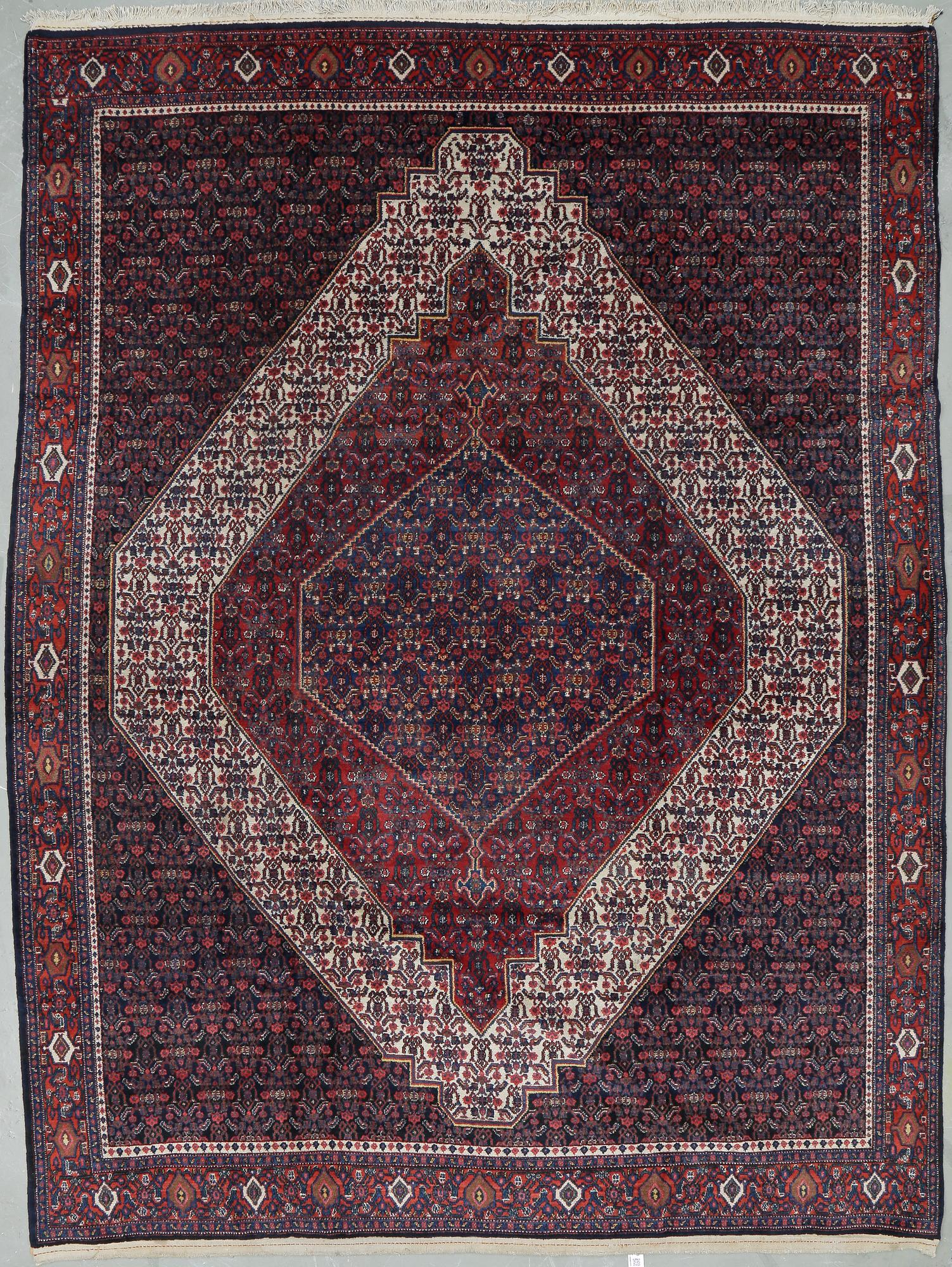 MATTA, semiantik, Senneh. Ca 360 x 270 cm.