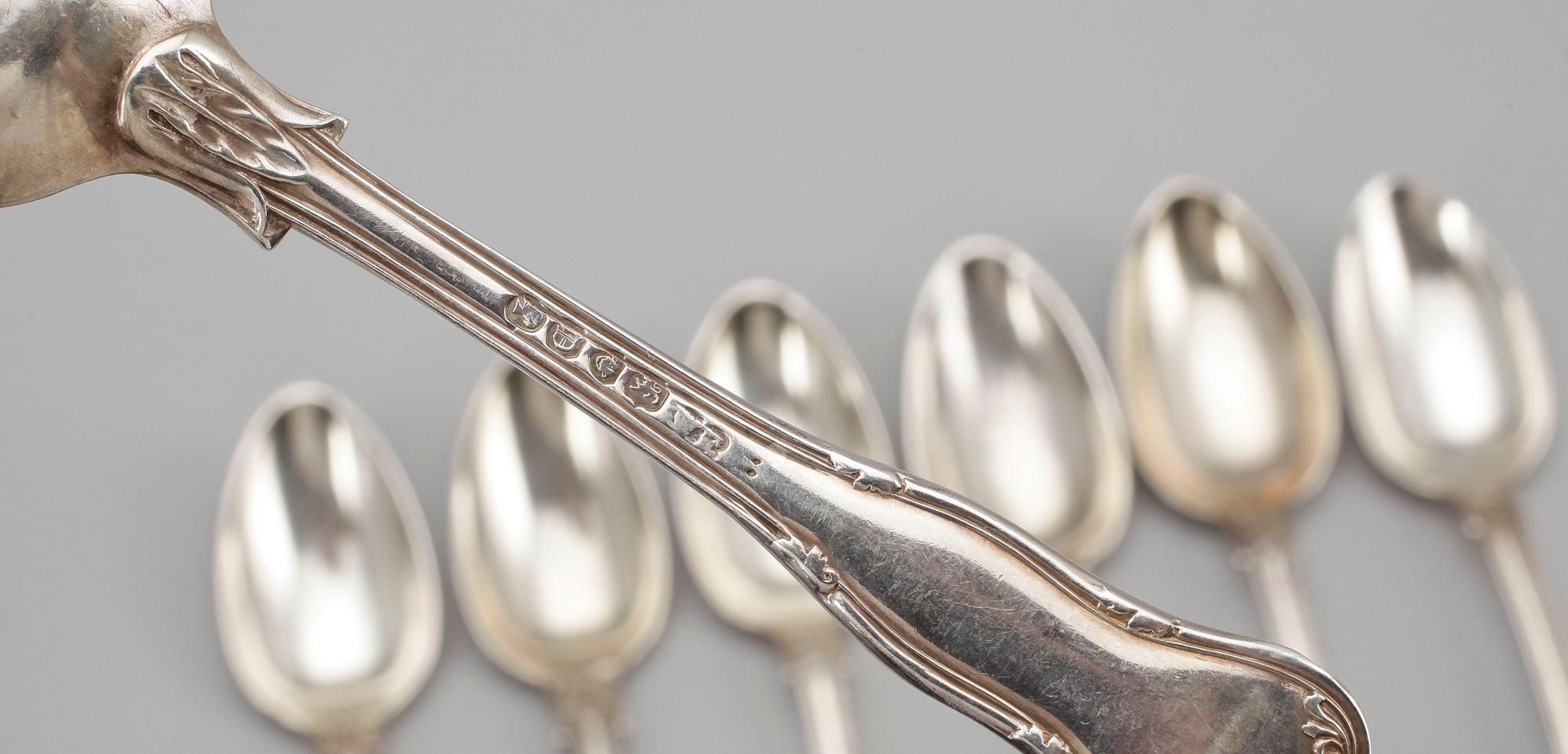 DESSERTSKEDAR, 9+1, st, silver, Otydliga stämplar, London, 1800/1900-tal.  Totalvikt ca 571 gram.