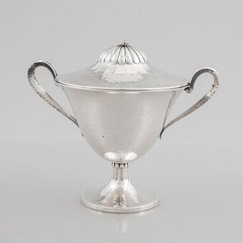 A silver sugar bowl with lid, Swedish import mark Sam Pettersson, Linköping 1923.